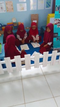 Meningkatkan Minat Baca Siswa dengan aktif Literasi di Perpustakaan Sekolah