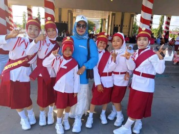 KEGIATAN LOMBA GERAK JALAN PUTRA/I SD NEGERI 352 TOBEMBA