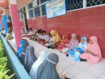 Kegiatan Literasi Al Qur'an oleh siswa/siswi SD Negeri 352 Tobemba, dibina oleh guru PAI dan didampingi oleh  para wali kelas